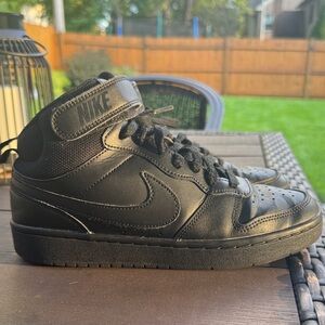 Nike Boys Black High-Top Sneakers Size 6Y